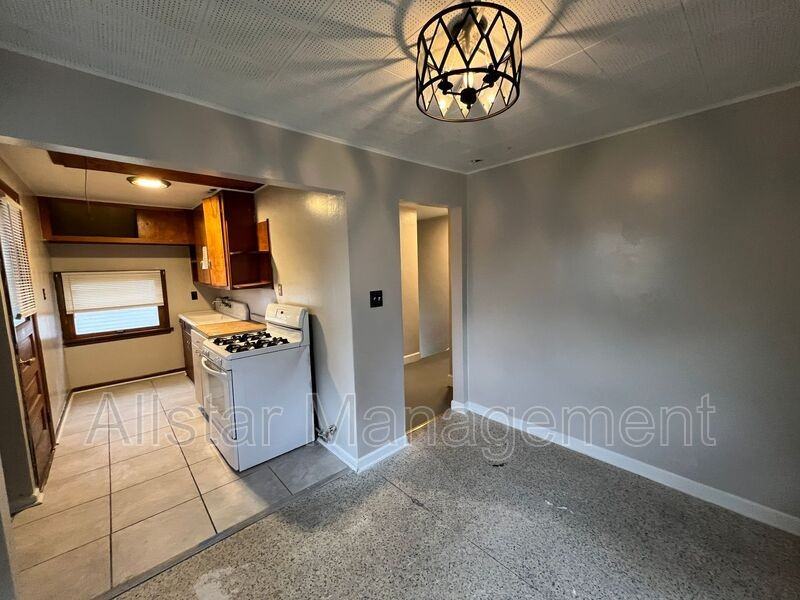 4023 Poe Ave #UP - Photo 3 of 16