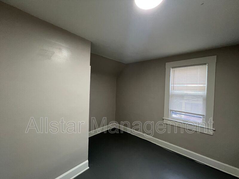 4023 Poe Ave #UP - Photo 4 of 16