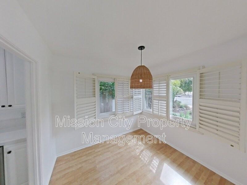 1710 Cliff Dr - Photo 3 of 10