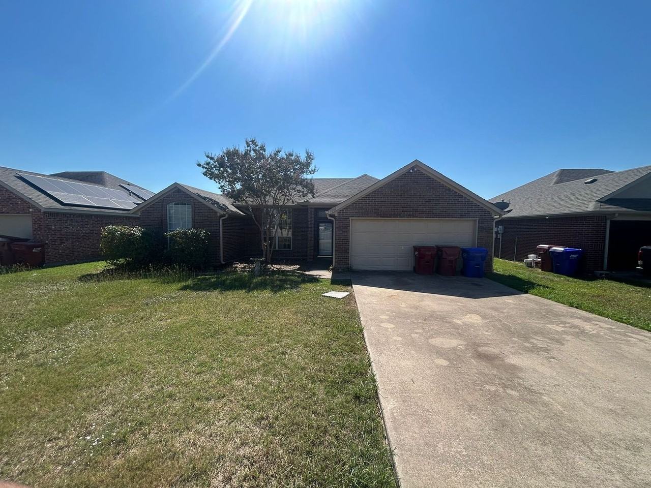 1001 Brookhaven Dr - Photo 3 of 28