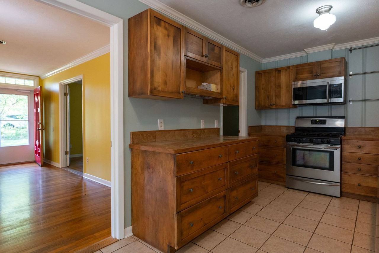 882 Cherokee Rd - Photo 5 of 16