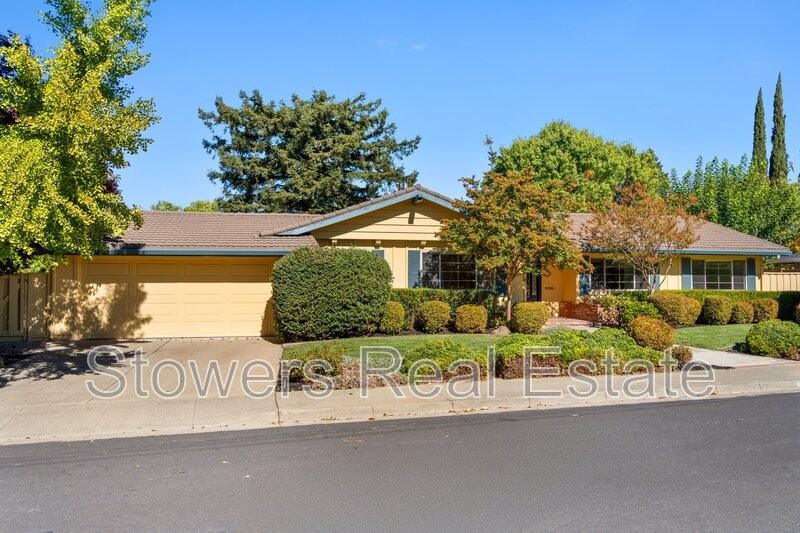 530 Dover Dr - Photo 2 of 48