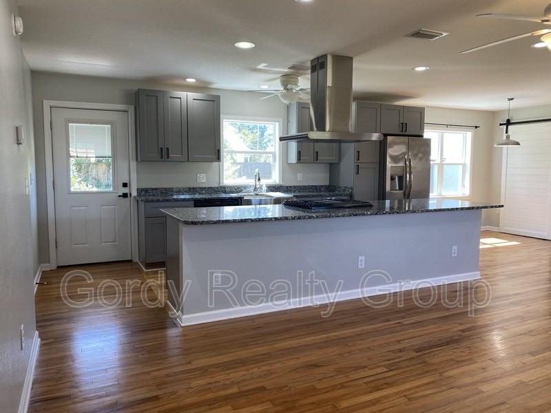 4313 7th Ave - Photo 2 of 19