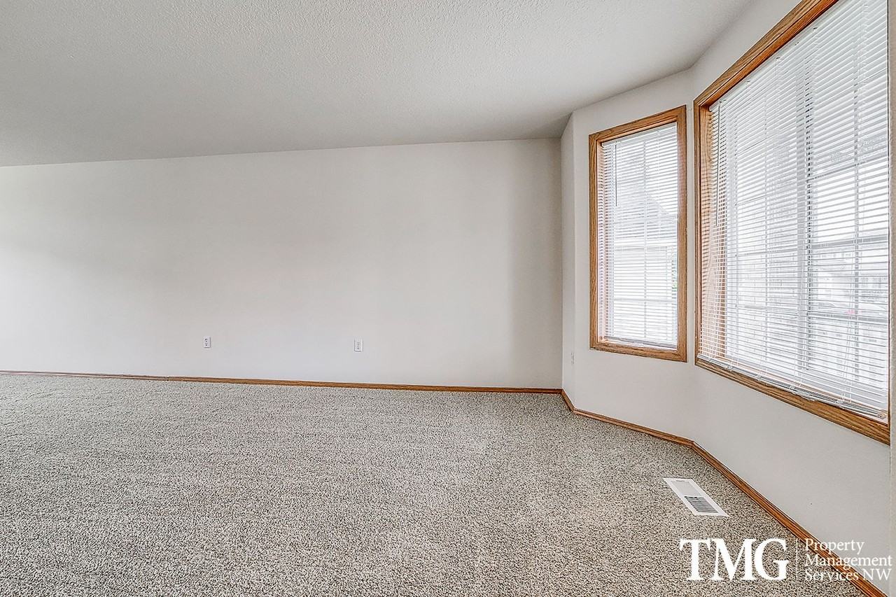 7111 Ne 163rd Ave - Photo 7 of 34