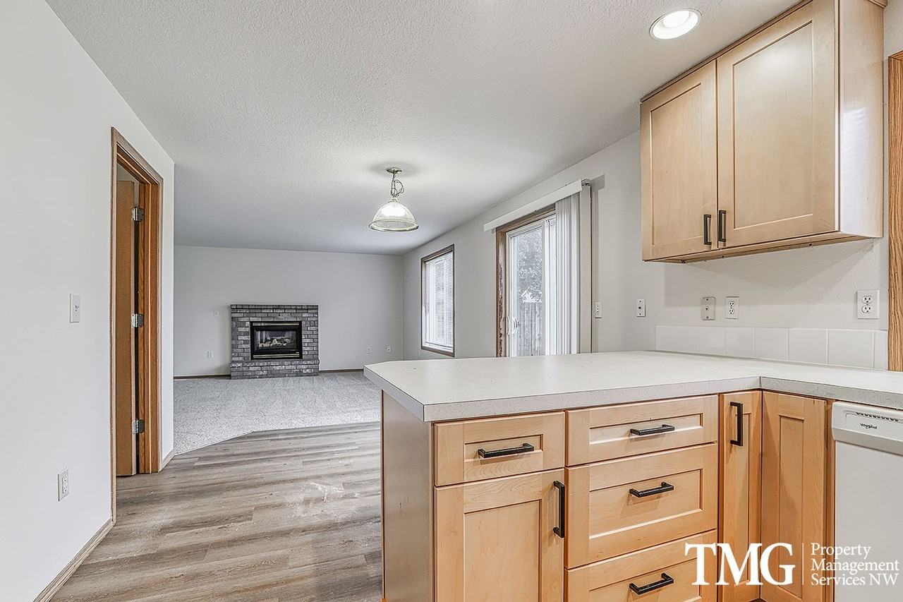 7111 Ne 163rd Ave - Photo 2 of 34