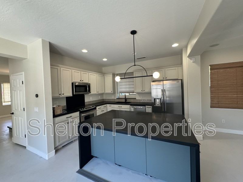 20900 W Hamilton St - Photo 2 of 33