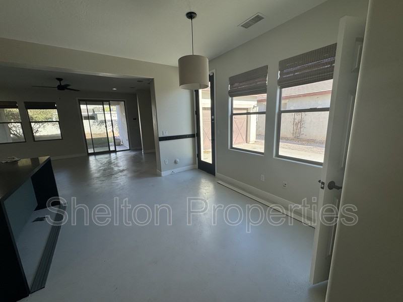 20900 W Hamilton St - Photo 6 of 33