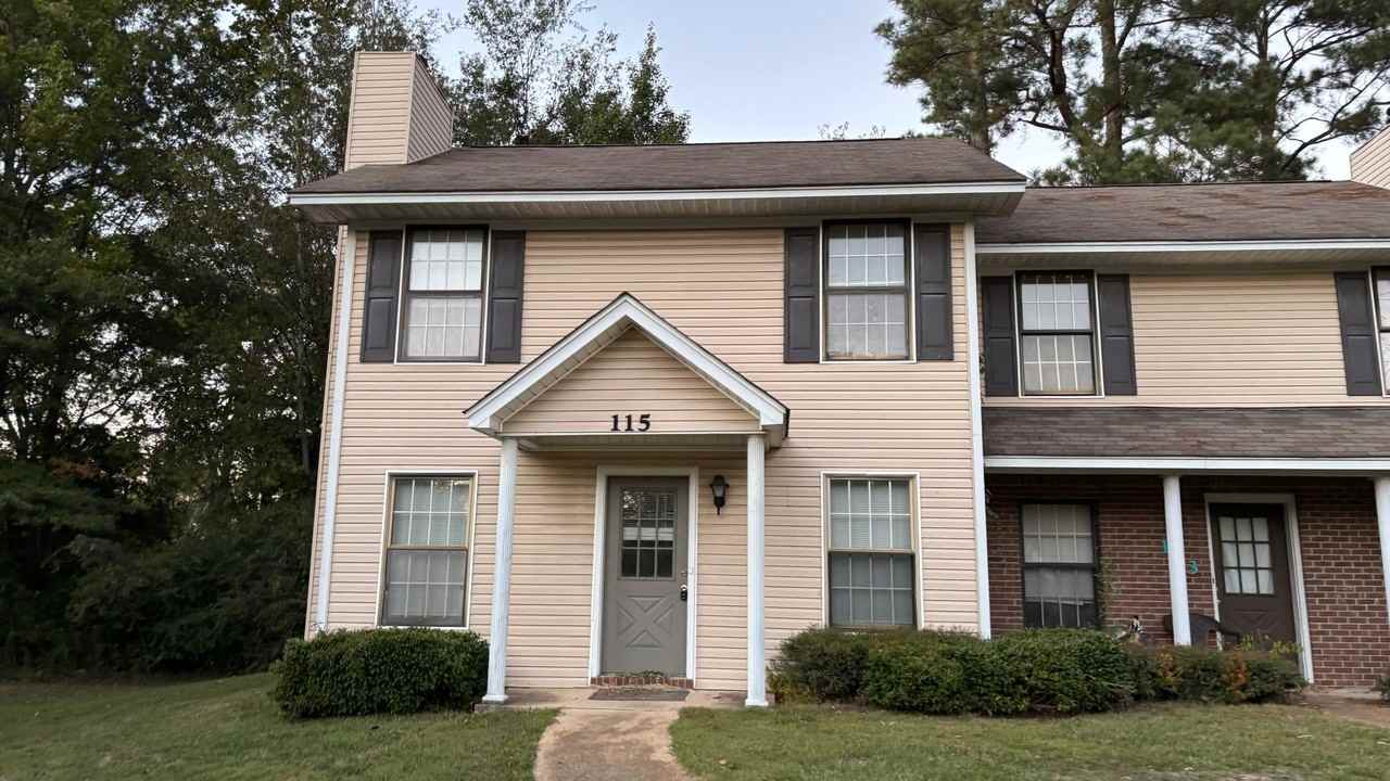 115 Briarwood Cir - Photo 2 of 11