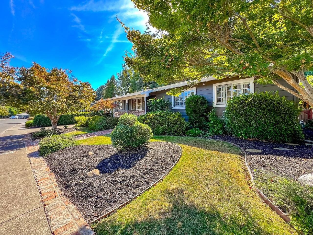 2539 Rollingwood Dr - Photo 3 of 34