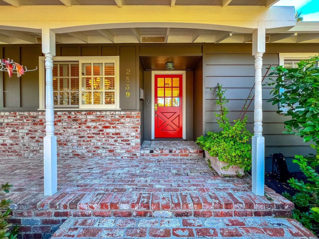 2539 Rollingwood Dr - Photo 4 of 34