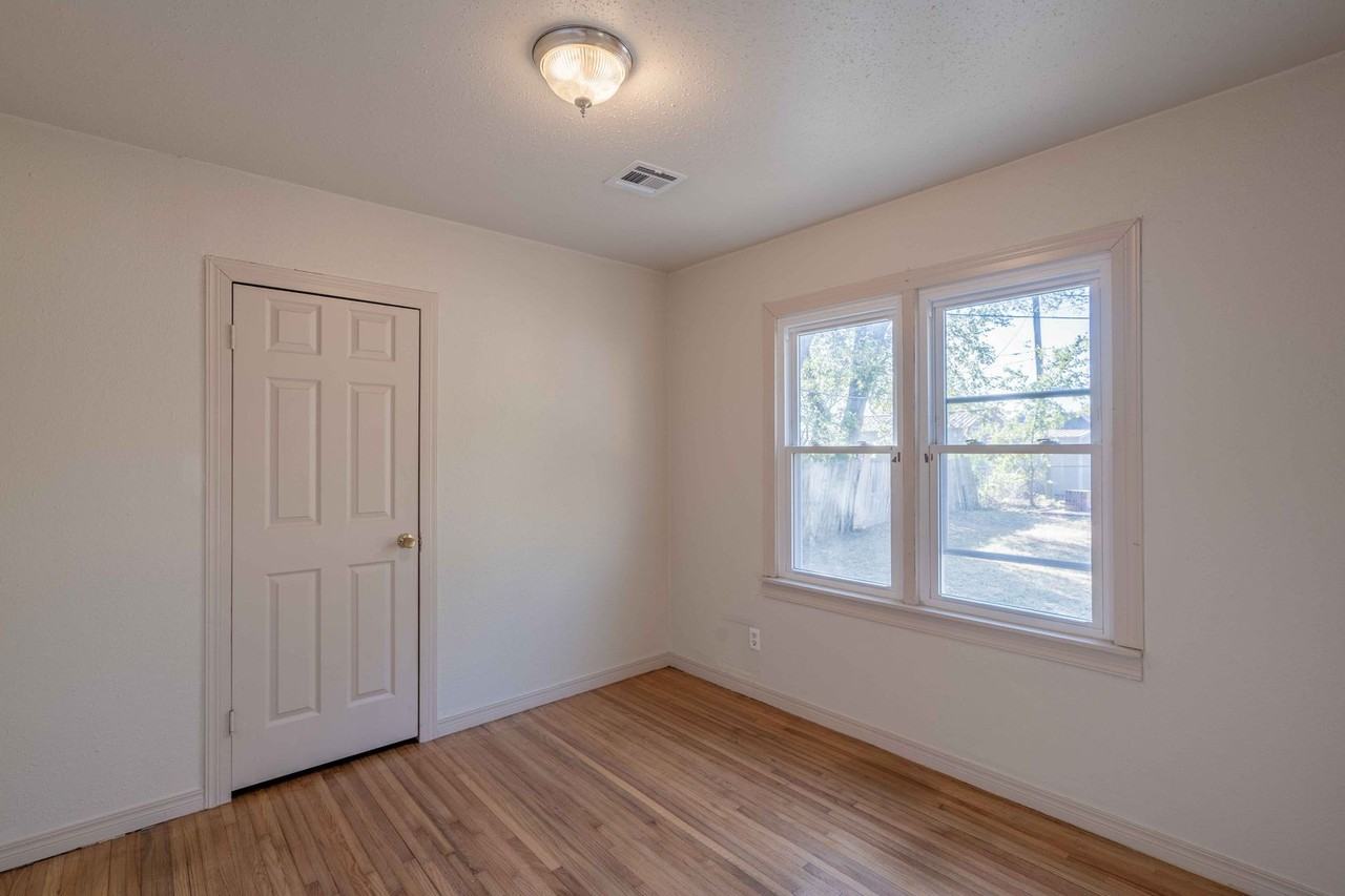 3710 W 44th St - Photo 3 of 13