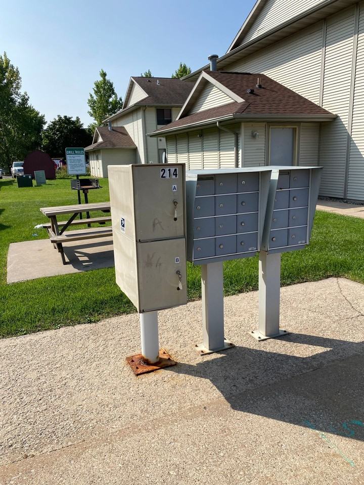 Sullivan Gardens - Photo 2 of 6