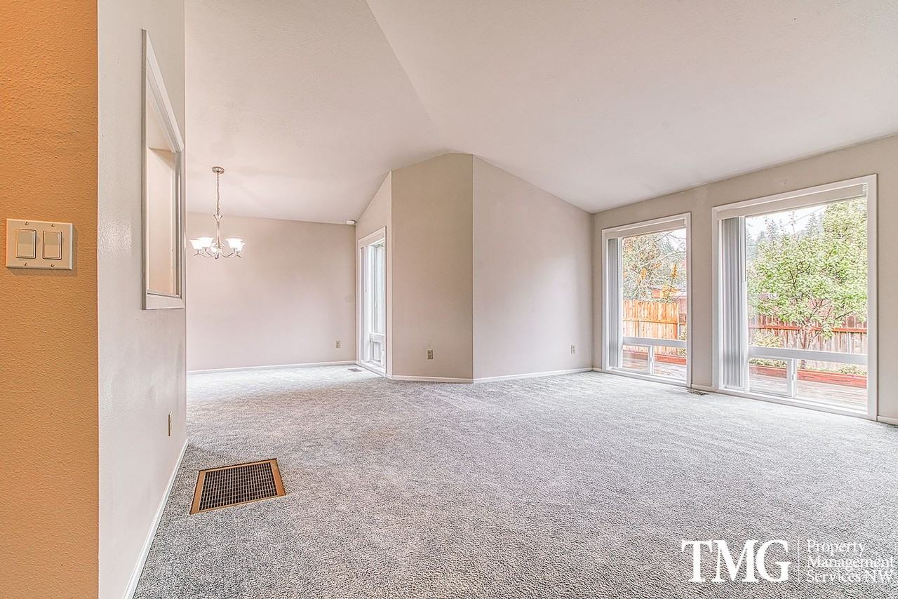 15207 Ne 19th Ave - Photo 2 of 33