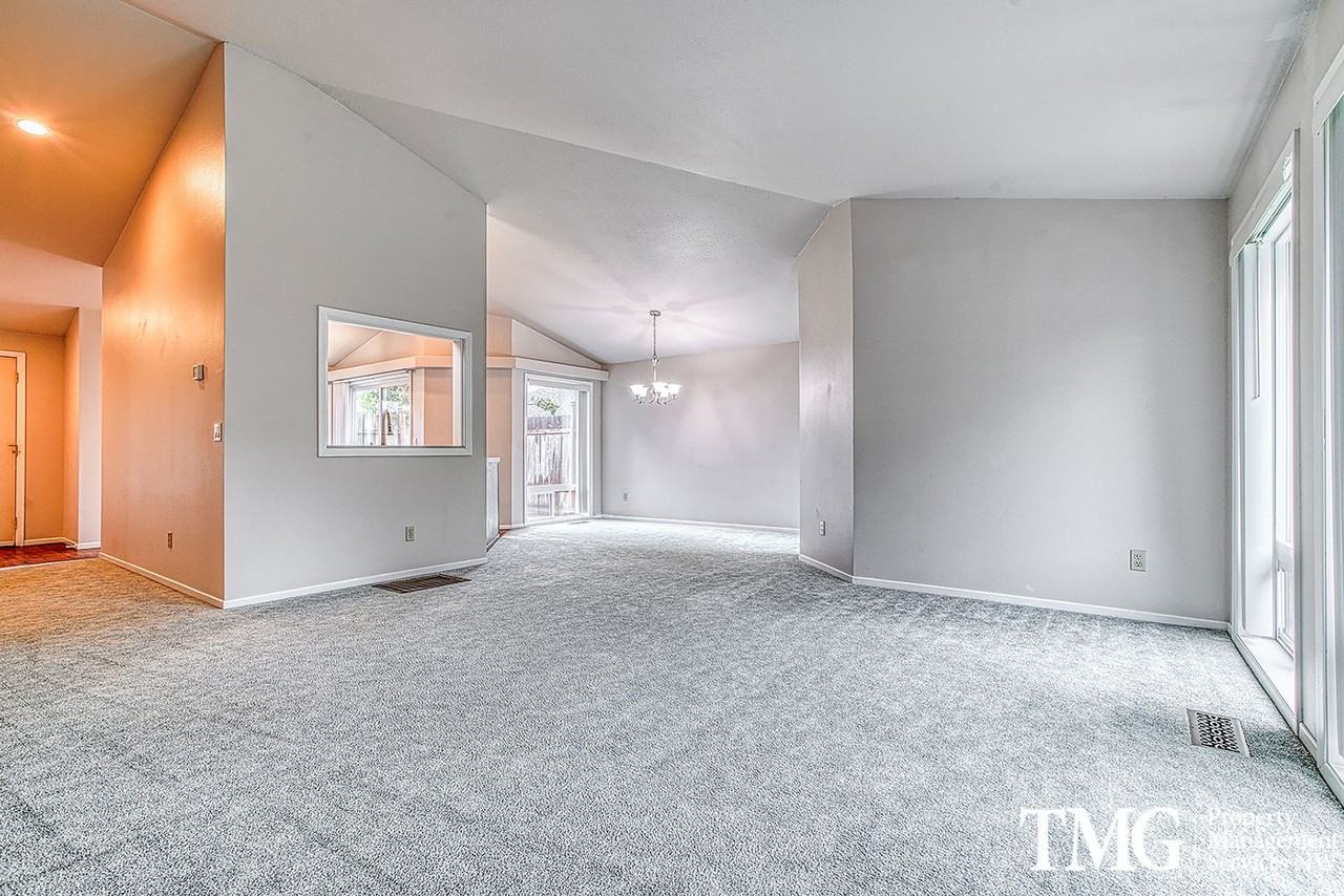 15207 Ne 19th Ave - Photo 3 of 33