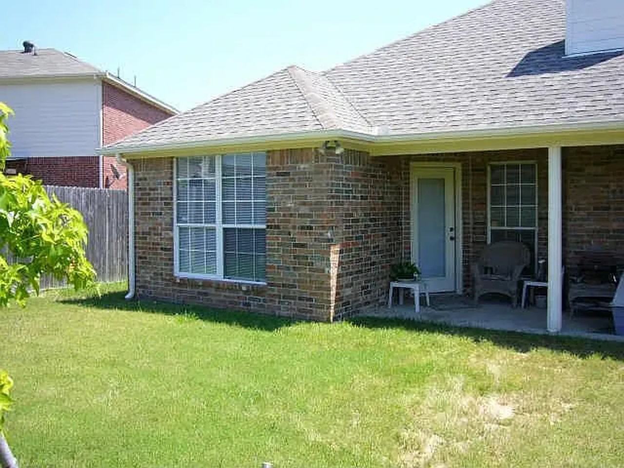 1116 Oak Grove Ln - Photo 2 of 14