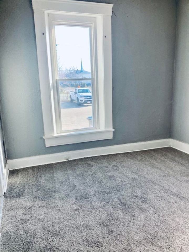 502 E. Adams St. - Photo 3 of 8