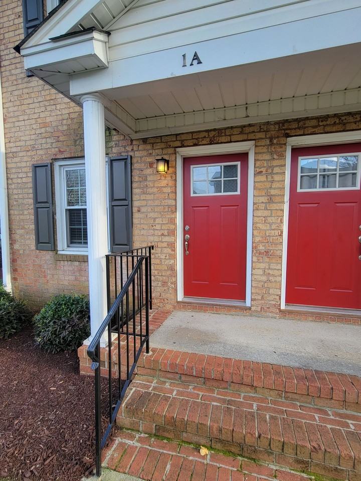 2 Bed/ 1 Bath Downtown Greenville Townhome Available! - Photo 2 of 9