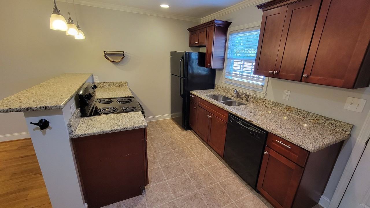2 Bed/ 1 Bath Downtown Greenville Townhome Available! - Photo 4 of 9