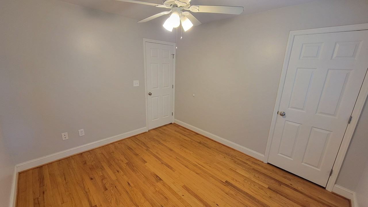 2 Bed/ 1 Bath Downtown Greenville Townhome Available! - Photo 5 of 9