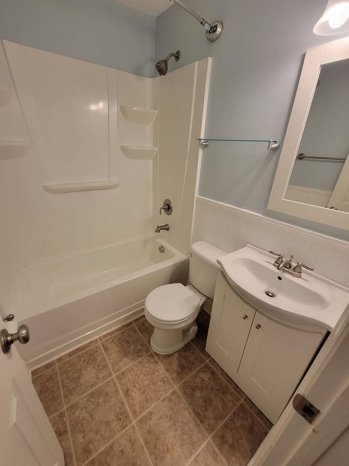 2 Bed/ 1 Bath Downtown Greenville Townhome Available! - Photo 7 of 9