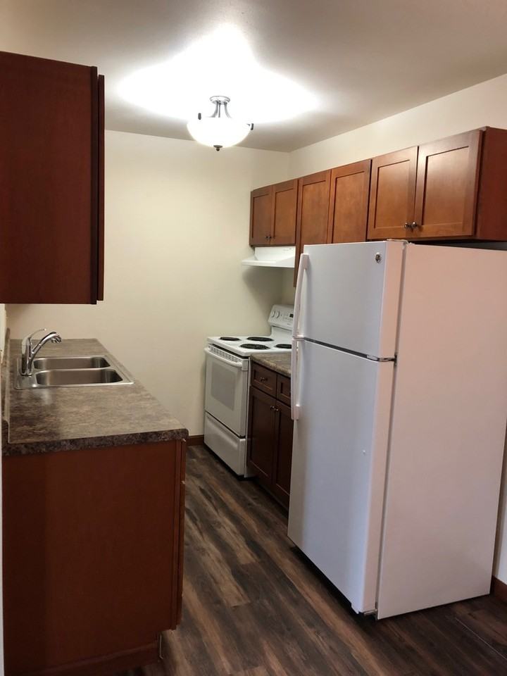 Browns Court Apartments - Photo 3 of 13