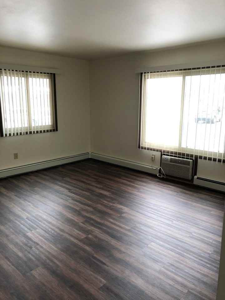 Browns Court Apartments - Photo 4 of 13