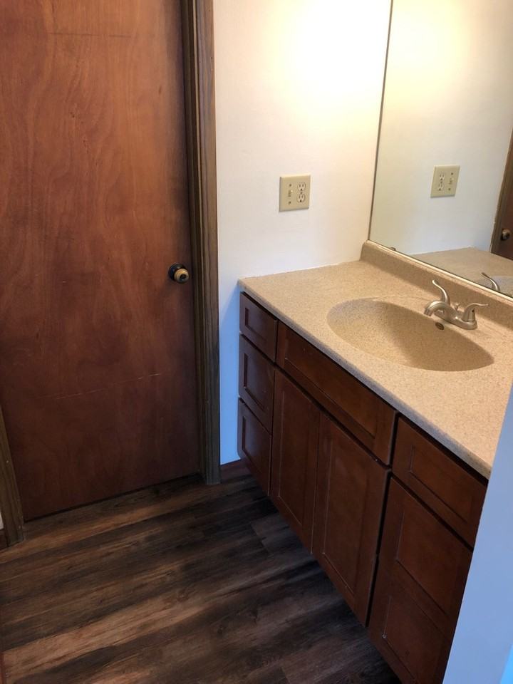 Browns Court Apartments - Photo 7 of 13