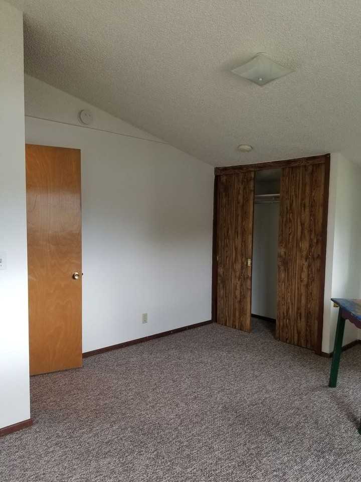 MF008-3rd St-Simmons - Photo 5 of 13