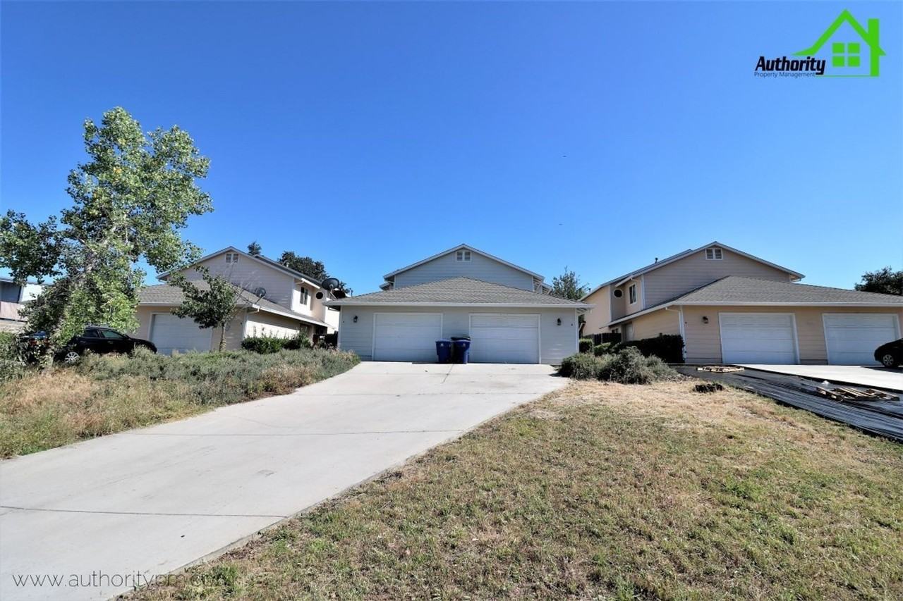 1747 Laurel Ave. - Photo 2 of 15