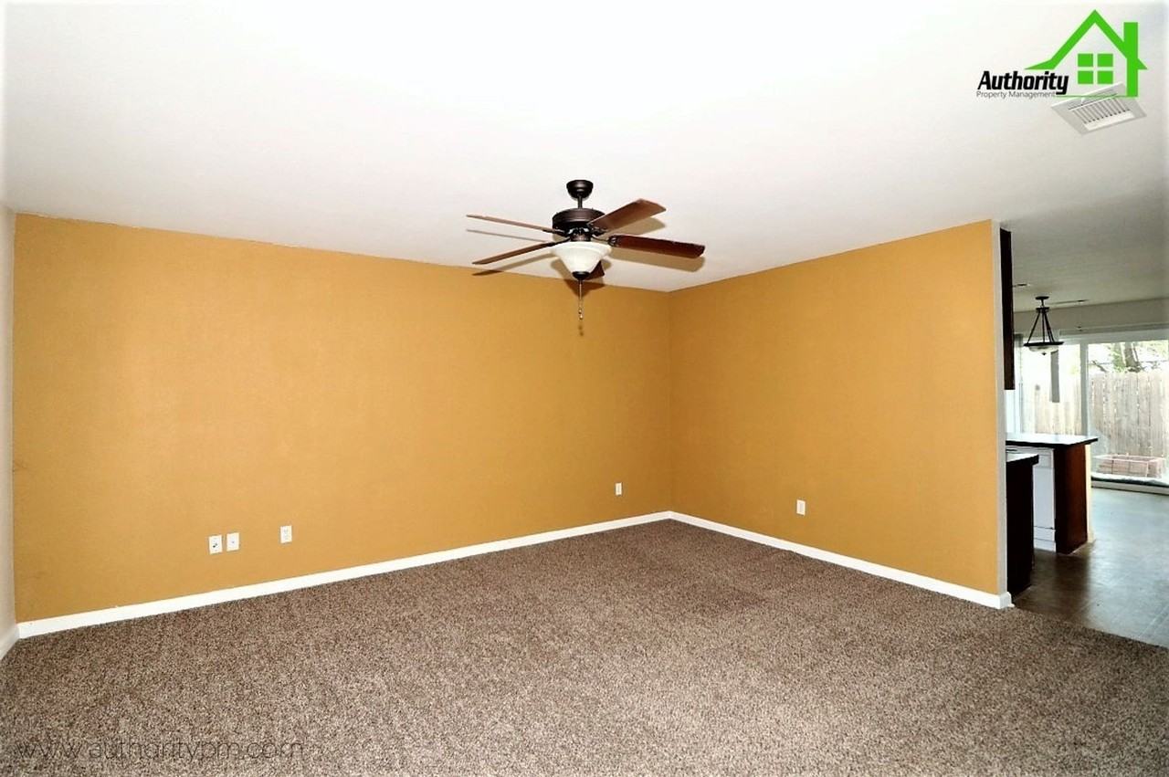 1747 Laurel Ave. - Photo 3 of 15