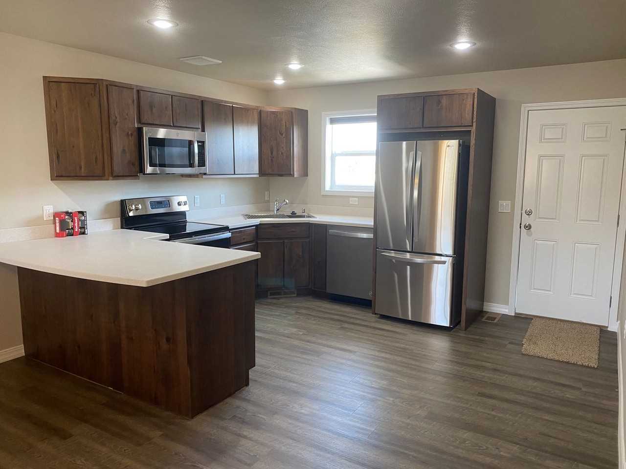 2083, 2085, 2087 Lake Hills Dr - Photo 3 of 18