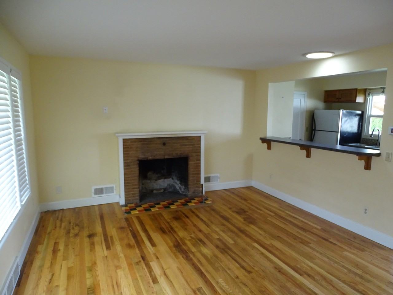 1202 Z St - Photo 2 of 12