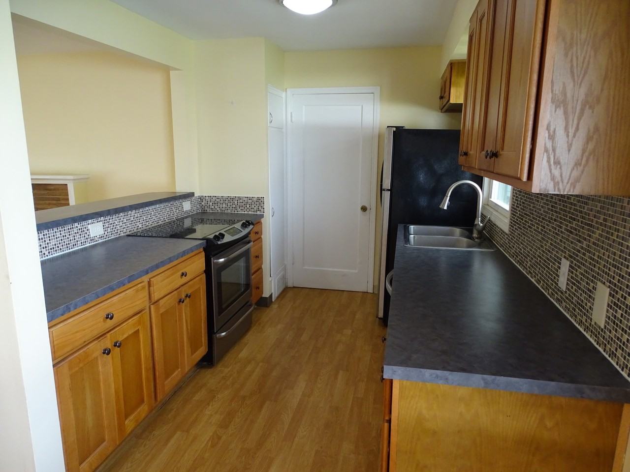 1202 Z St - Photo 5 of 12