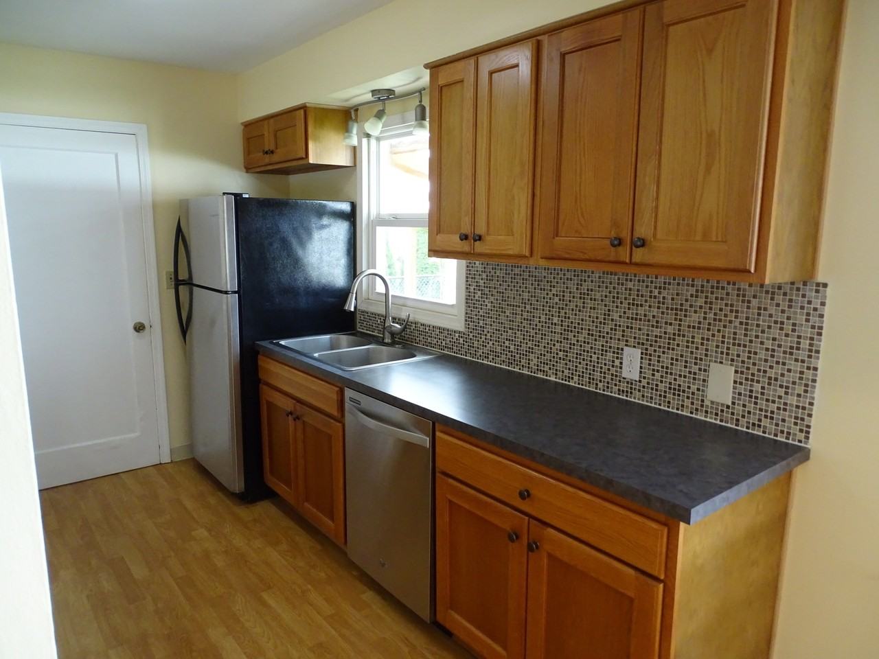 1202 Z St - Photo 6 of 12