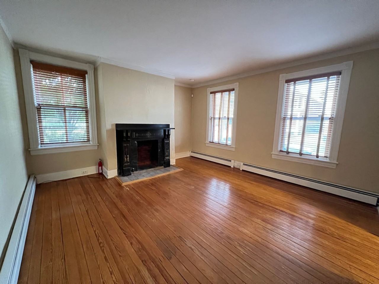 413 Washington St - Photo 3 of 26