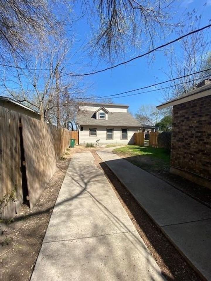 13323 Villa Park 13323 B - Photo 2 of 16