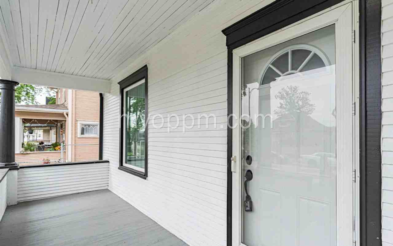 1512 Binney St - Photo 6 of 36