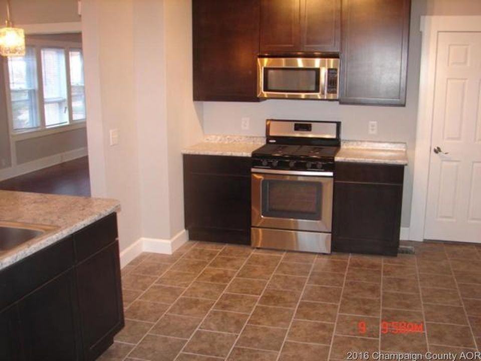 406 N Willis Ave - Photo 3 of 8