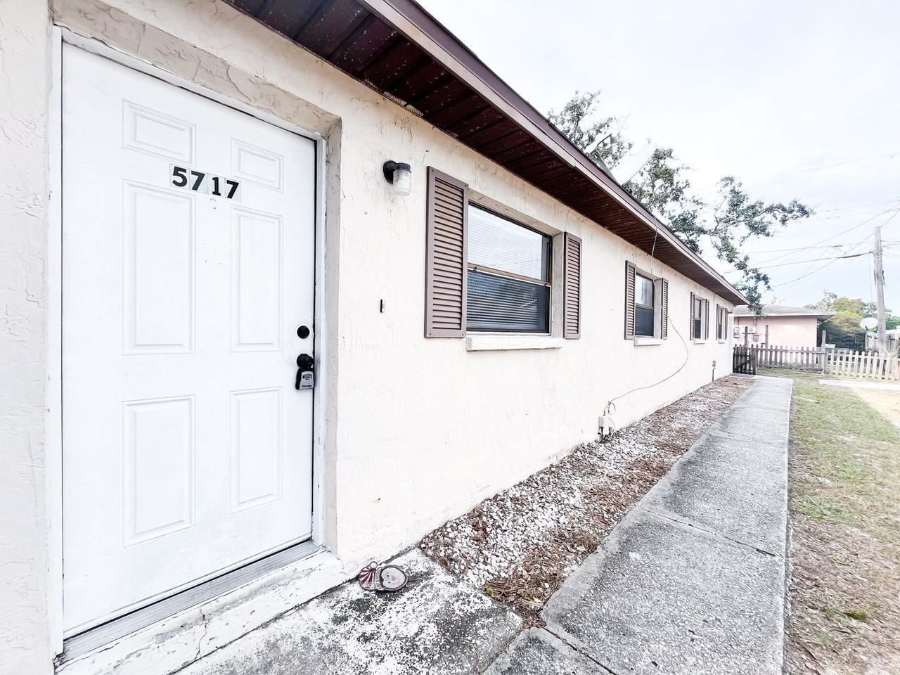 5717 Silver Spur Dr - Photo 3 of 8