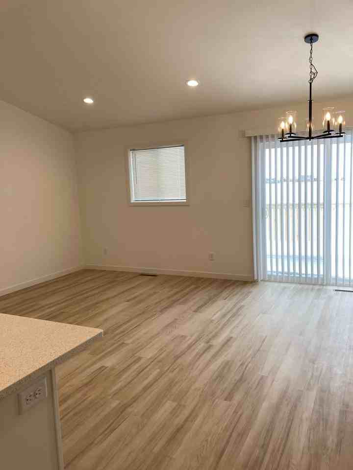 815 5th St Se - Photo 3 of 14