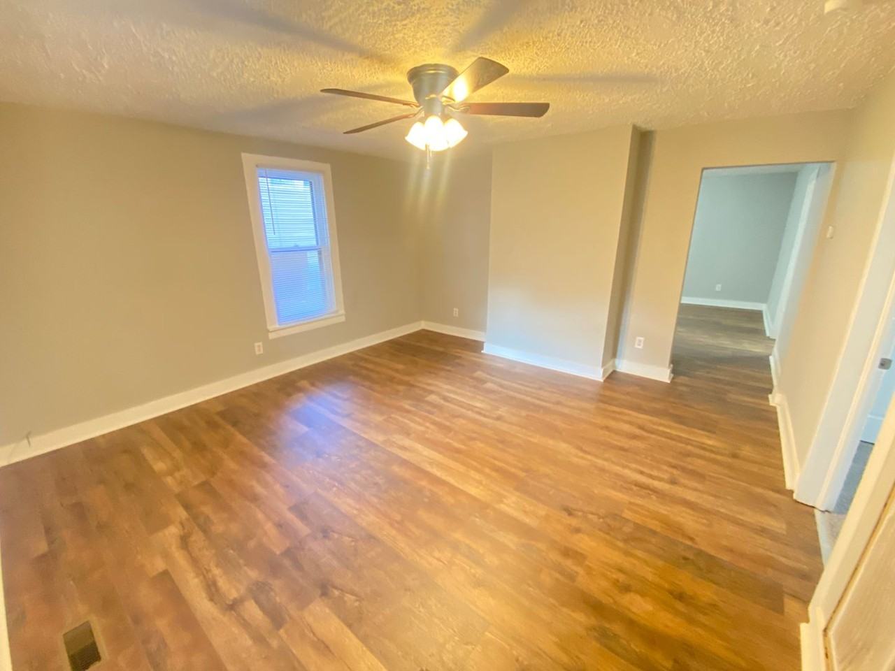 830 8th St - Photo 4 of 10