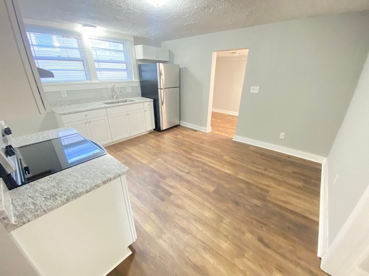 830 8th St - Photo 2 of 10