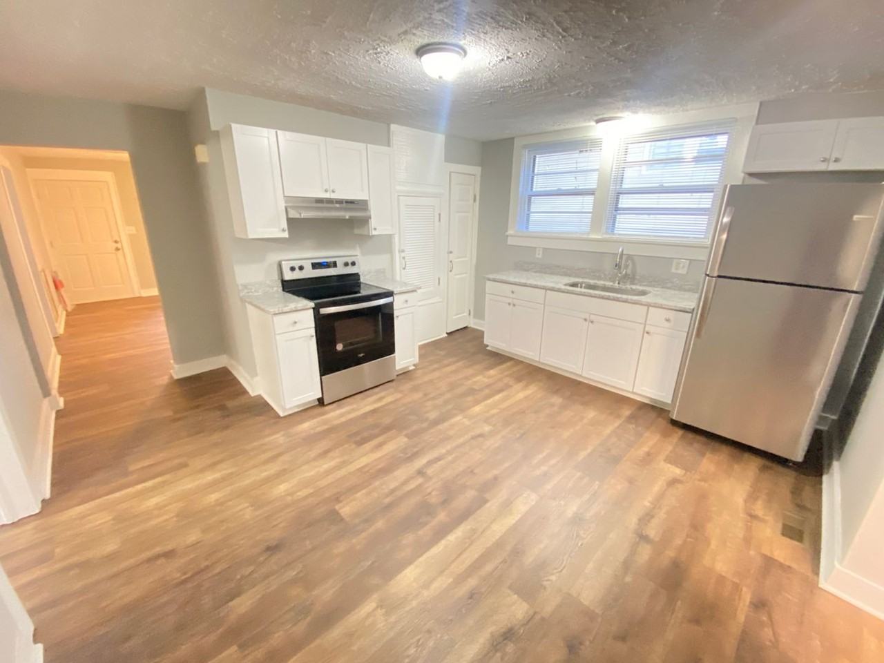 830 8th St - Photo 5 of 10