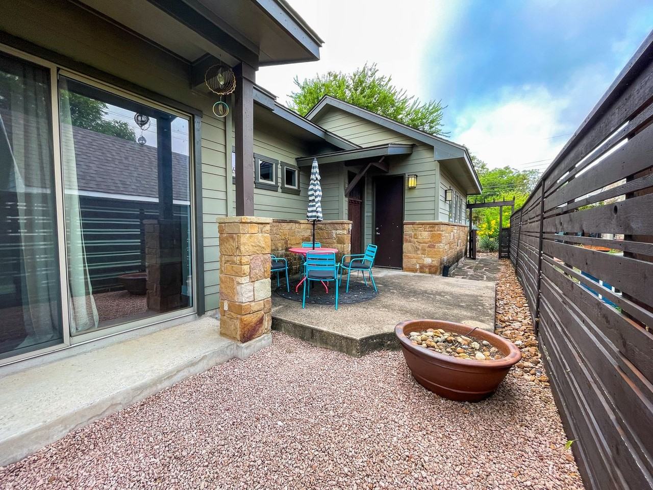 926 E 54th St #A - Photo 7 of 41