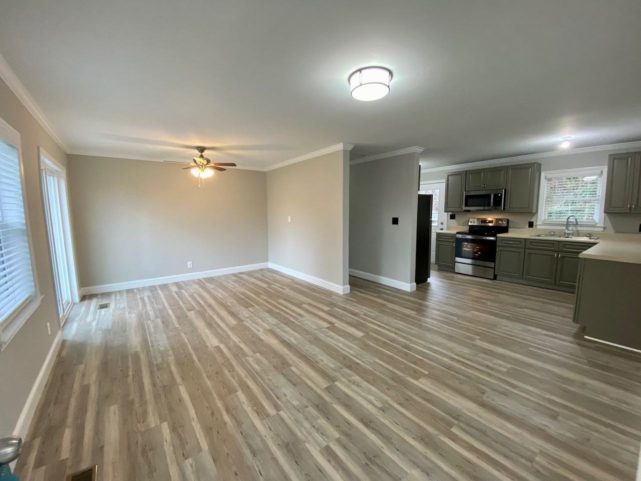 4 Wilshire Dr - Photo 4 of 34