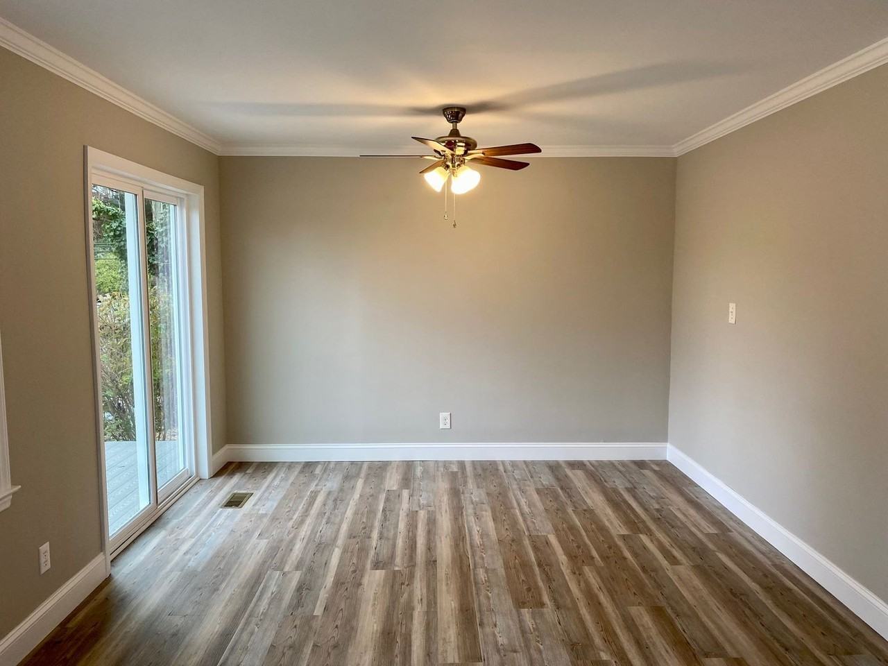 4 Wilshire Dr - Photo 5 of 34