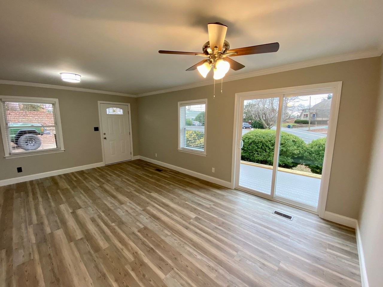 4 Wilshire Dr - Photo 6 of 34