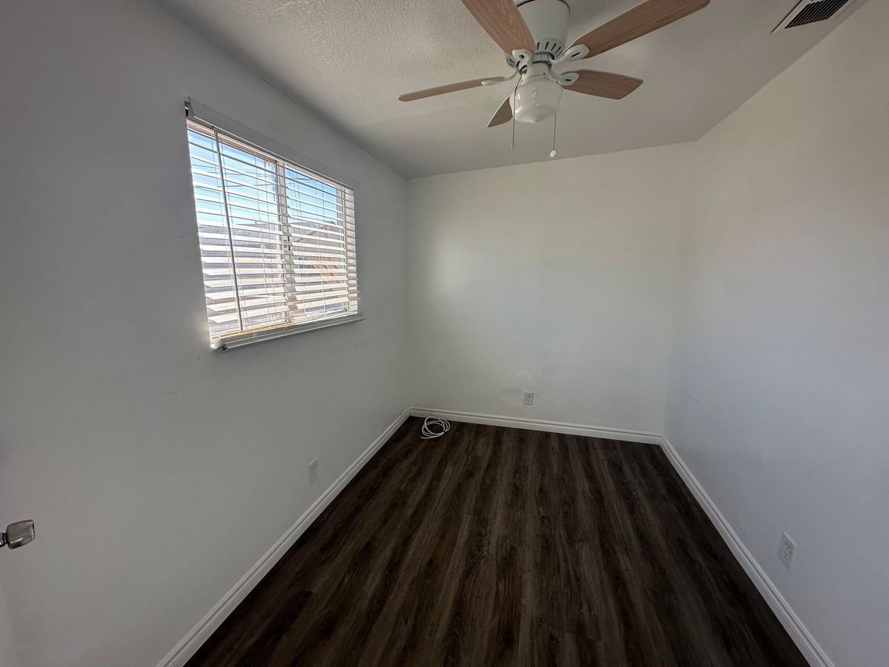 301 Panamint Ave - Photo 2 of 16