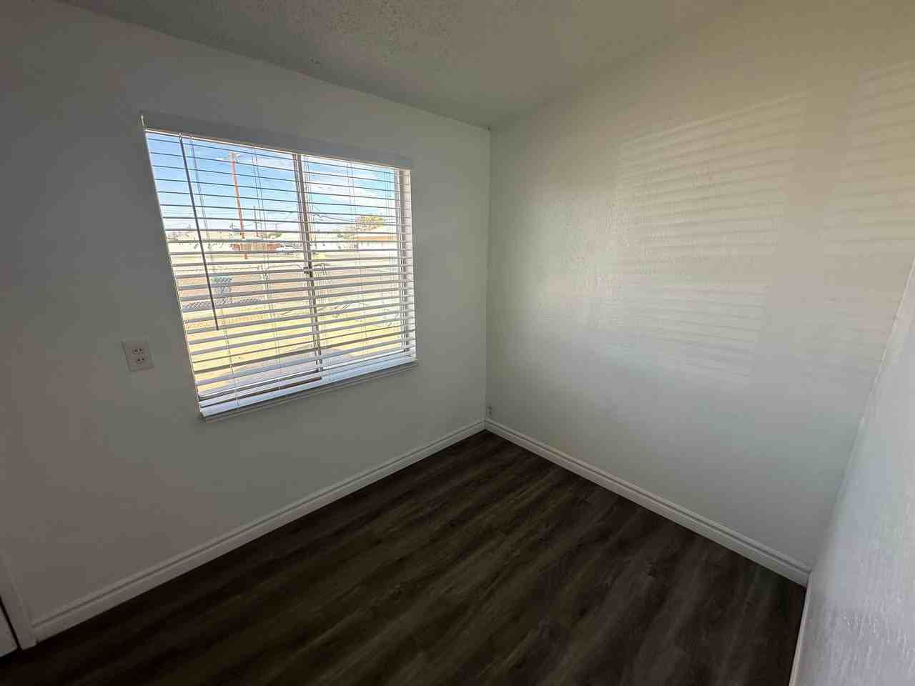 301 Panamint Ave - Photo 3 of 16