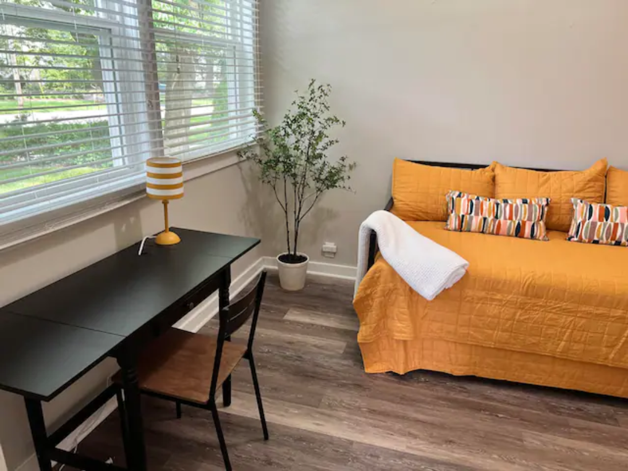 105 E North Ave - Photo 3 of 10